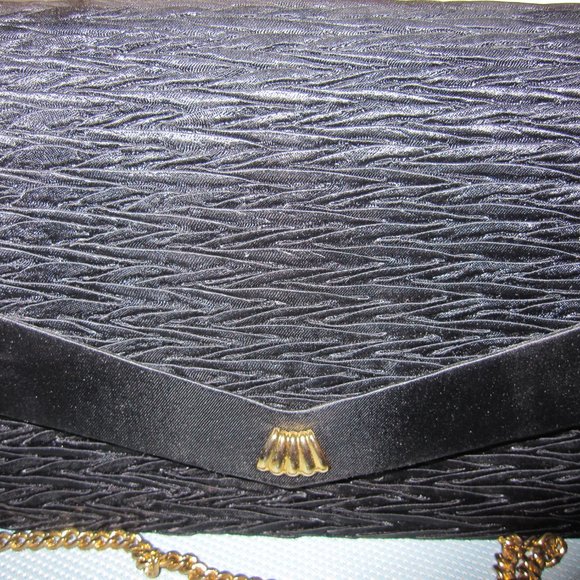 Black Evening Back w/Gold accent & chain by Walborg - Vintage - Picture 2 of 6